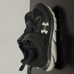 Boys Under Armour shoes size 13